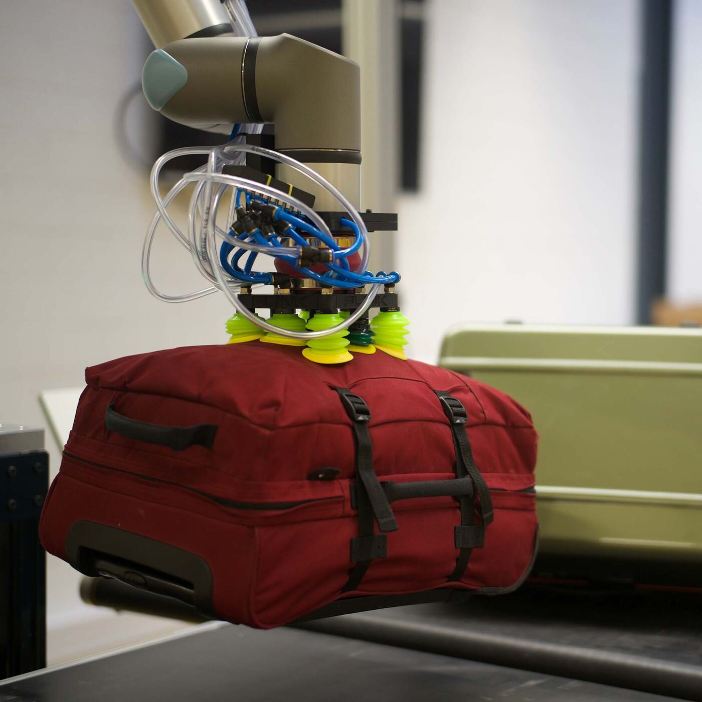 Flinkbot at work in airports