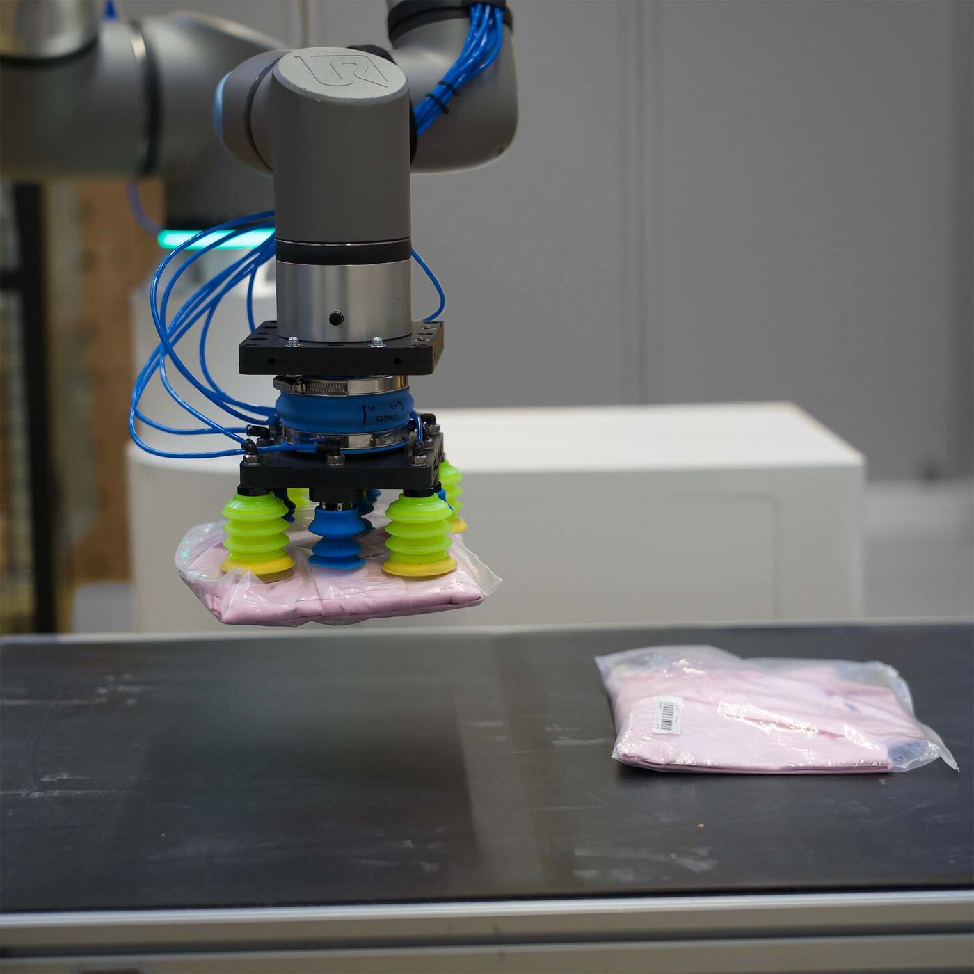 Flinkbot at work in fashion and apparel