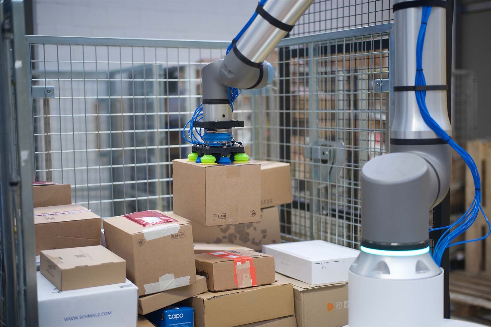 Flinkbot in parcel logistics