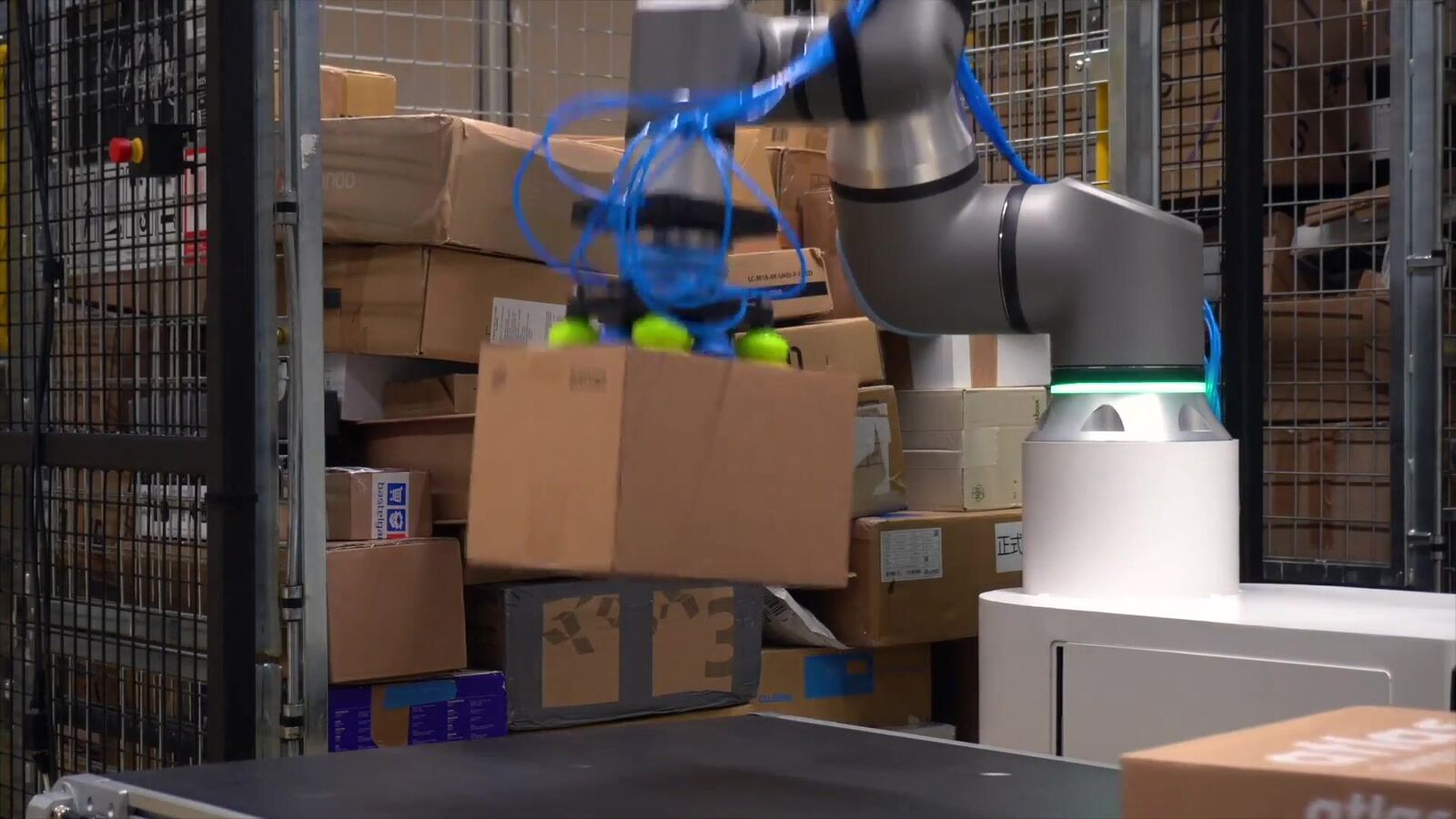 Flinkbot lifting a parcel out of a roll cage